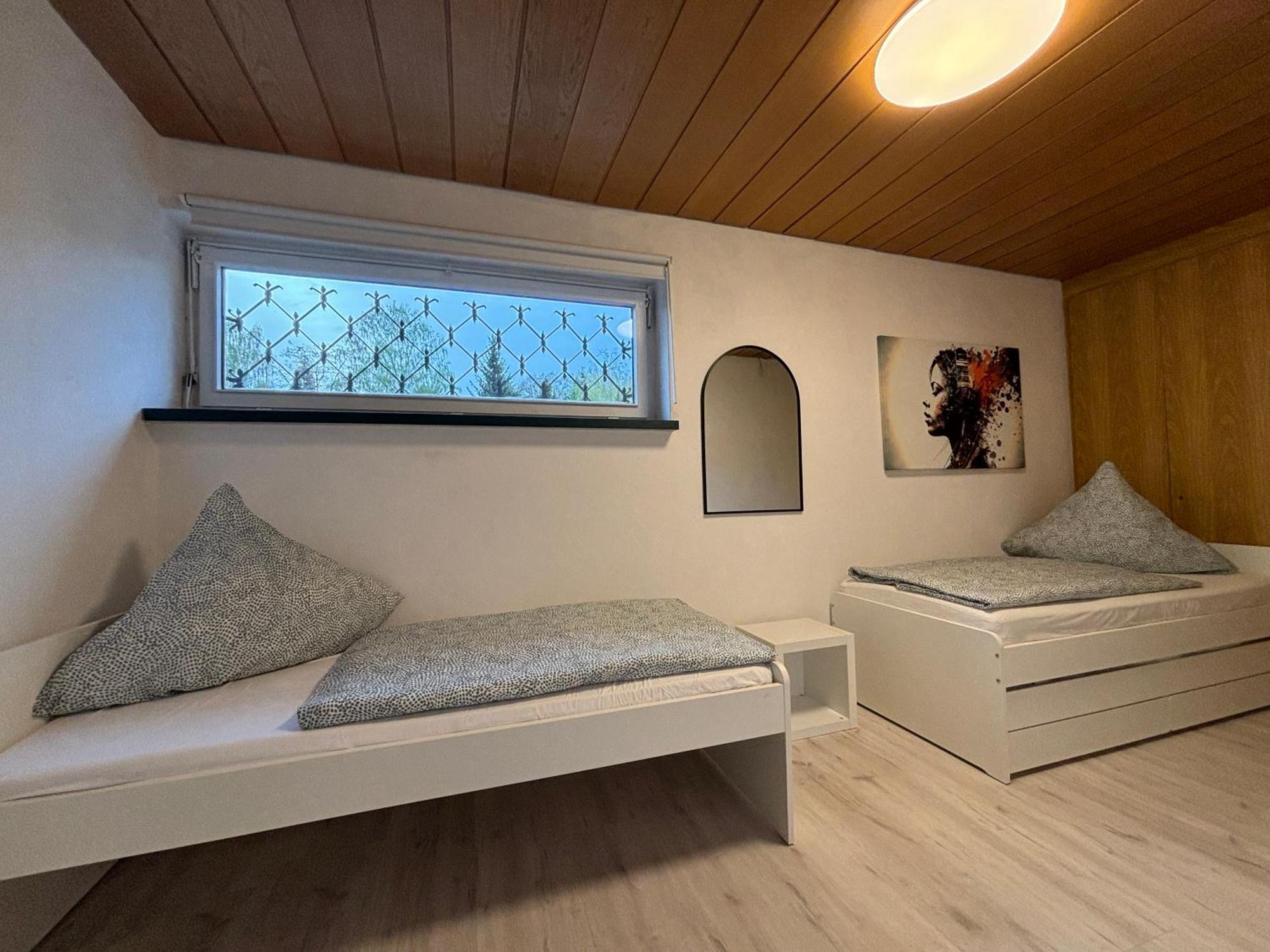 140Qm - 4 Zimmer- Parkplatz - Autobahn - Blauer See - Mallibase Apartments Garbsen Exterior photo